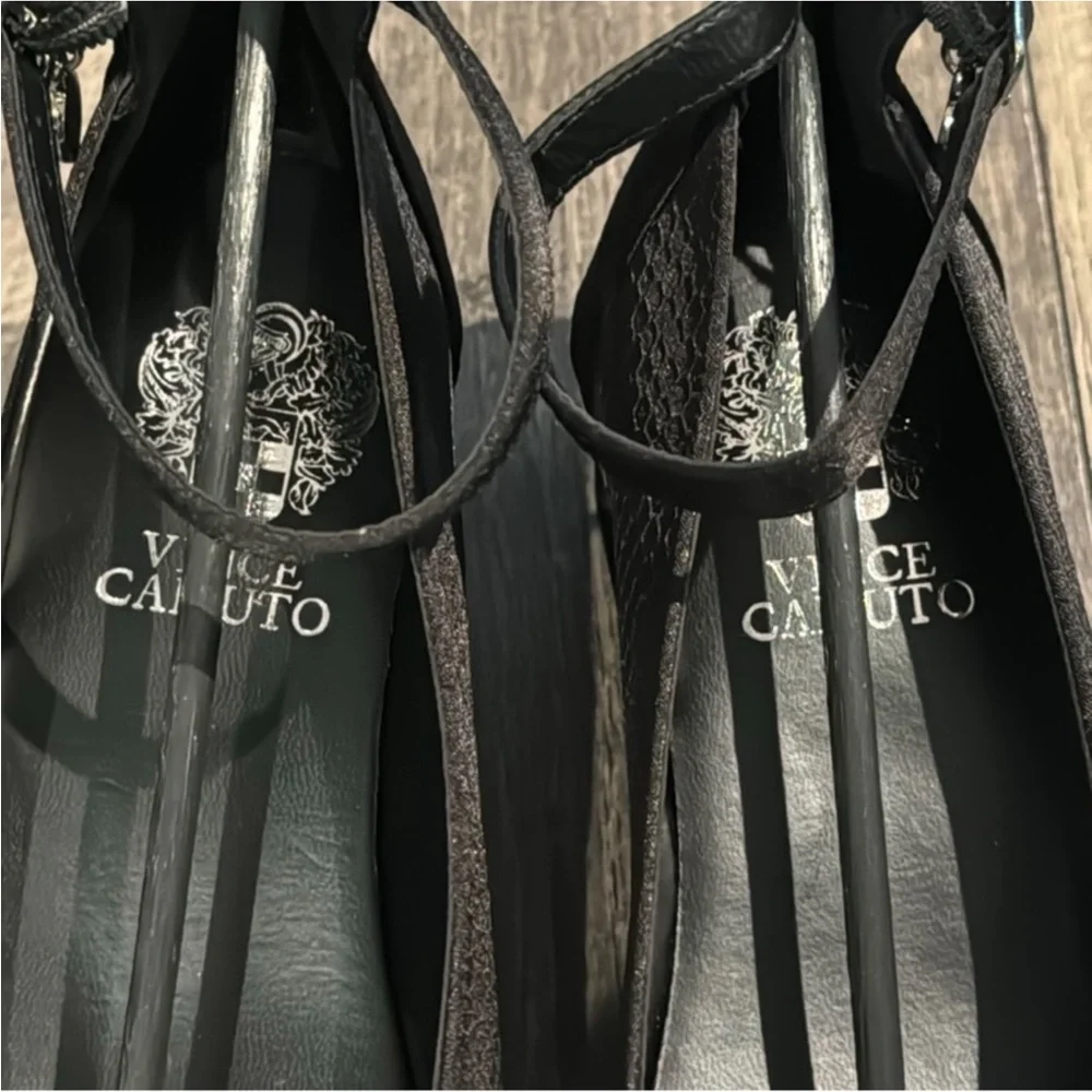 New authentic Vince Camuto girls black dress shoes sz 3 display